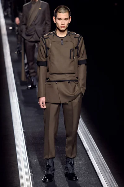 Look 11